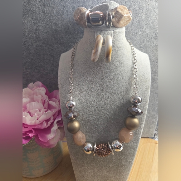 Jewelry - Silver, Gold, & Brown Necklace Jewelry Set